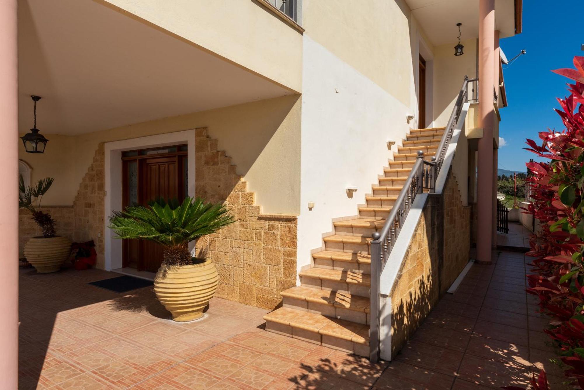 Christina'S Twin Palm Trees House Apartment Agria Exterior photo